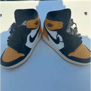 Air Jordan 1 Retro High OG GS used yellow toe.